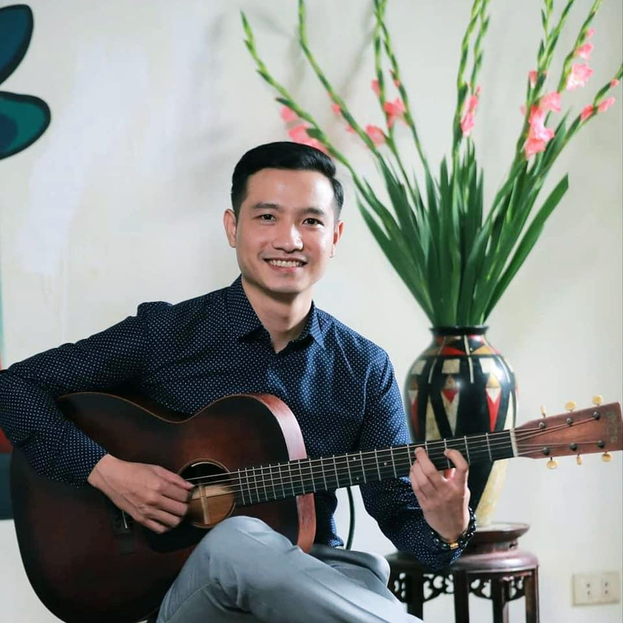 Nghệ sĩ guitar Trần Trọng Khanh. Nghệ sĩ guitar Trần Trọng Khanh.