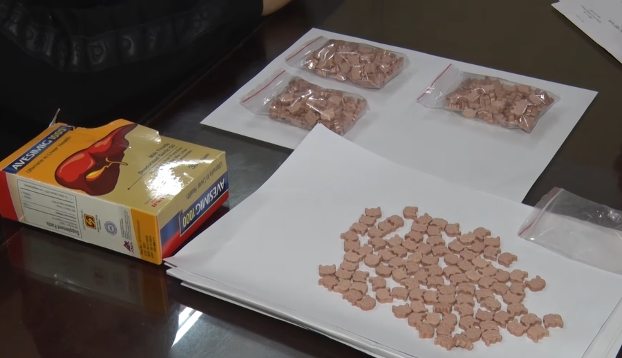 Thuốc lắc giấu trong hộp thuốc bổ gan. Thuốc lắc giấu trong hộp thuốc bổ gan.