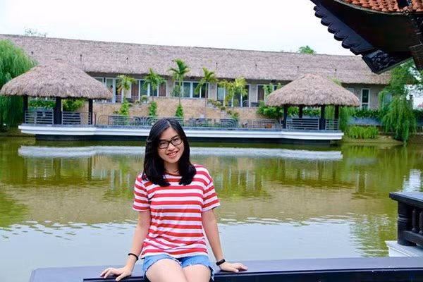 Linh Chi - cô gái yêu văn học là cựu học sinh trường THPT Chuyên Hà Nội – Amsterdam
