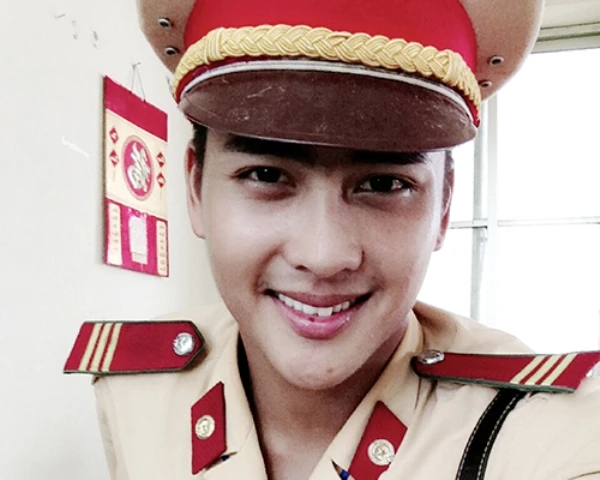 Chàng cảnh sát Giao thông đẹp trai như tài tử điện ảnh
