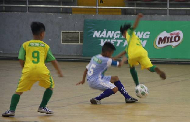 Ở khối tiểu học 3 đội bóng xuất sắc nhất đó là Vinh Phúc, Phú Thọ, Tuyên Quang đã lọt vào vòng chung kết Ở khối tiểu học 3 đội bóng xuất sắc nhất đó là Vinh Phúc, Phú Thọ, Tuyên Quang đã lọt vào vòng chung kết