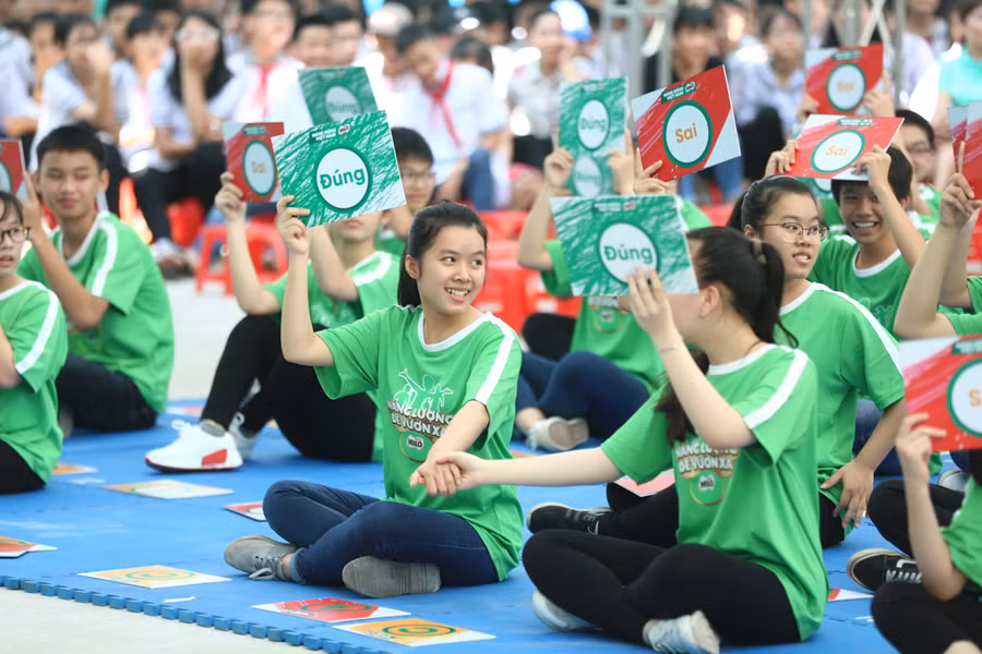 Các em học sinh hào hứng tham gia cuộc thi