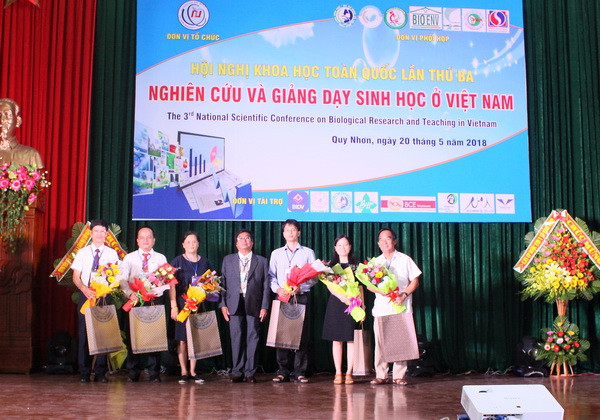 Có hơn 300 đại biểu tham dự Hội nghị khoa học.