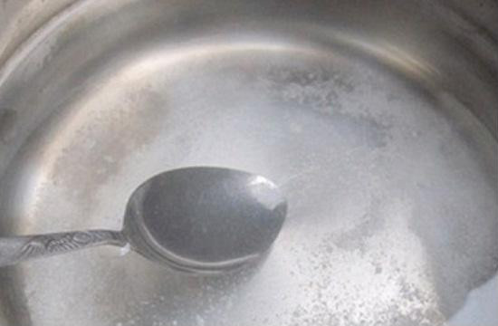 Một nắm muối, 2 công thức trị gàu vĩnh viễn ngay tại nhà ảnh 2 Một nắm muối, 2 công thức trị gàu vĩnh viễn ngay tại nhà ảnh 2