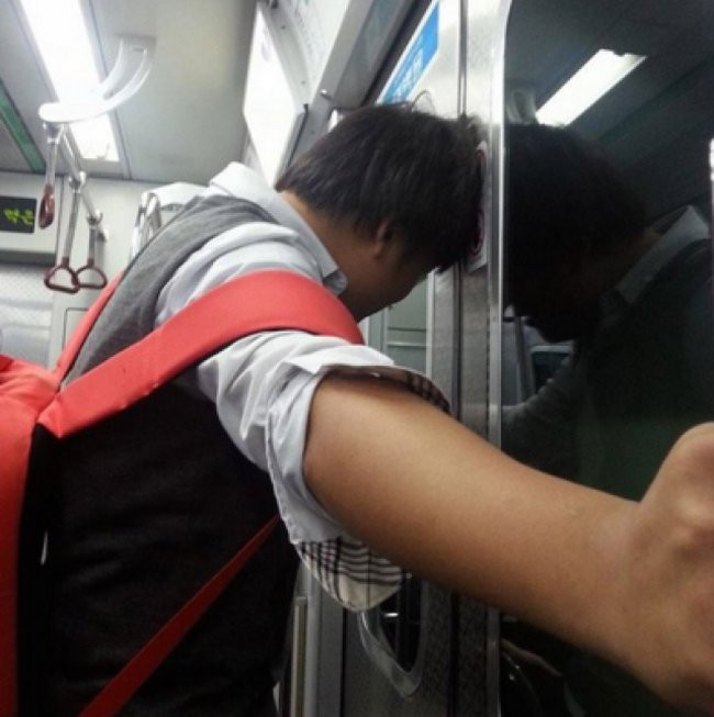 Khốn khổ với các tình huống mắc kẹt khon kho voi cac tinh huong mac ket "tro treu" hinh anh 12