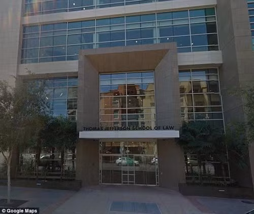 Thất nghiệp gần một thập kỷ, sinh viên kiện lại trường - ảnh 1