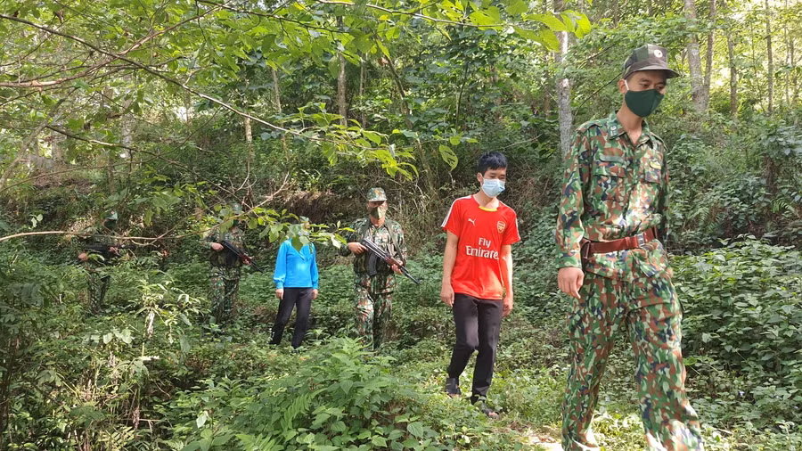 2 đối tượng bị phát hiện, bắt giữ khi đang tìm cách vượt biên