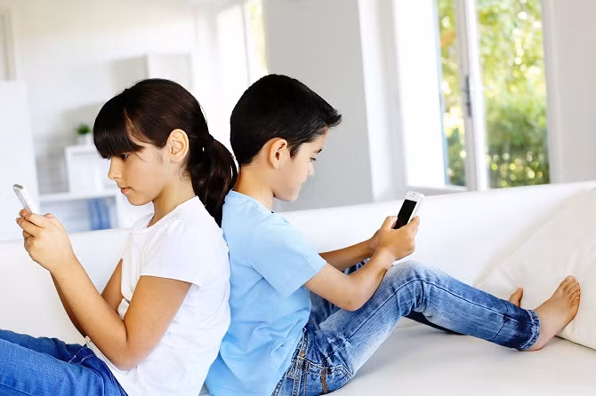 Hệ lụy trẻ “nghiện” thiết bị di động