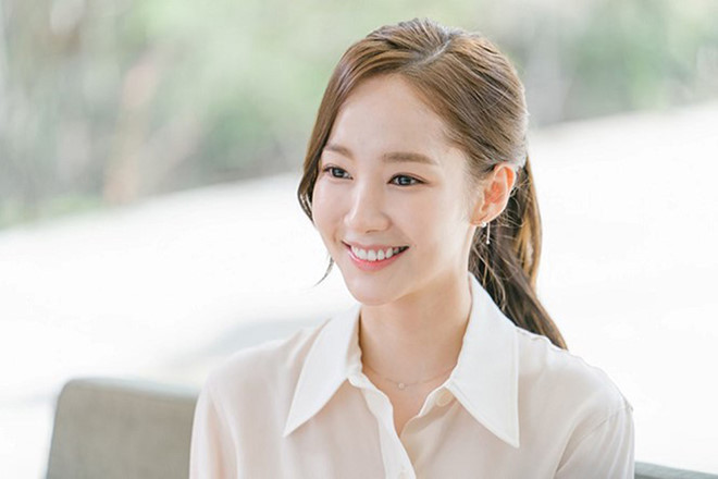 Diễn viên Park Min Young nhìn trông vẫn thanh lịch, và đầy cuốn hút với kiểu tóc này