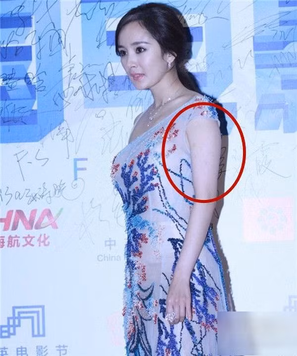 Chị em có bắp tay to, tránh xa 3 kiểu trang phục này ảnh 1 khong muon thien ha nhin thay nhuoc diem bap tay to, chi em buoc phai tranh xa 3 mon nay! - 1