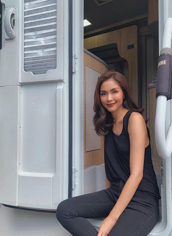 con ai cao tay hon ha tang, dien moi set do den don gian cung khien fan ngat ngay - 1