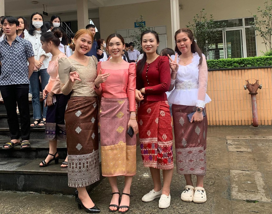 Lưu học sinh Lào, Campuchia hào hứng tham gia các hoạt động.