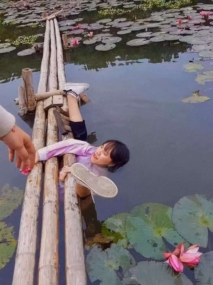 Thà ướt người chứ nhất quyết không để ướt giày.