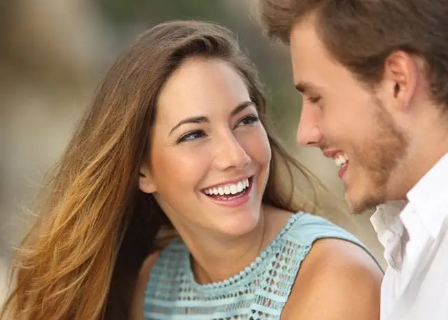 Để biết người đàn ông của bạn có phải là mẫu người chung thủy hay không, hãy tìm những dấu hiệu của sự lắng nghe tích cực. (Ảnh: ITN). Để biết người đàn ông của bạn có phải là mẫu người chung thủy hay không, hãy tìm những dấu hiệu của sự lắng nghe tích cực. (Ảnh: ITN).