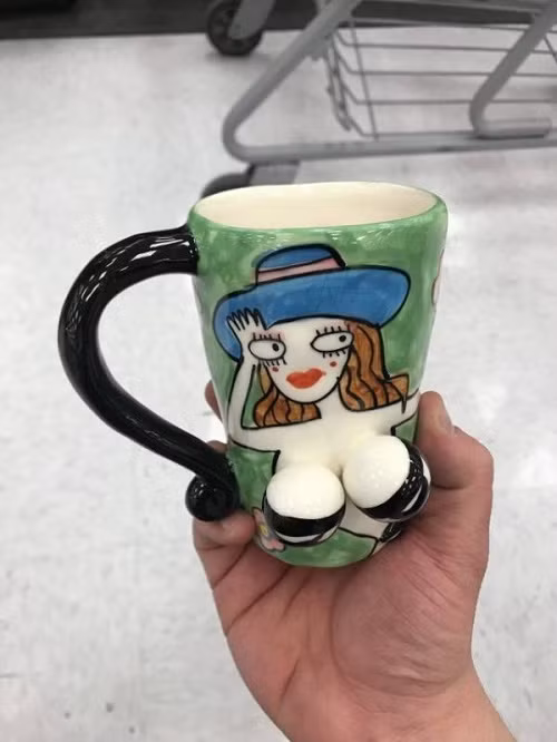 Cốc nước gợi cảm. Cốc nước gợi cảm.