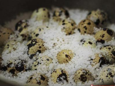 Mẹo luộc trứng không cần nước, thơm ngon ngoài sức tưởng tượng ảnh 2