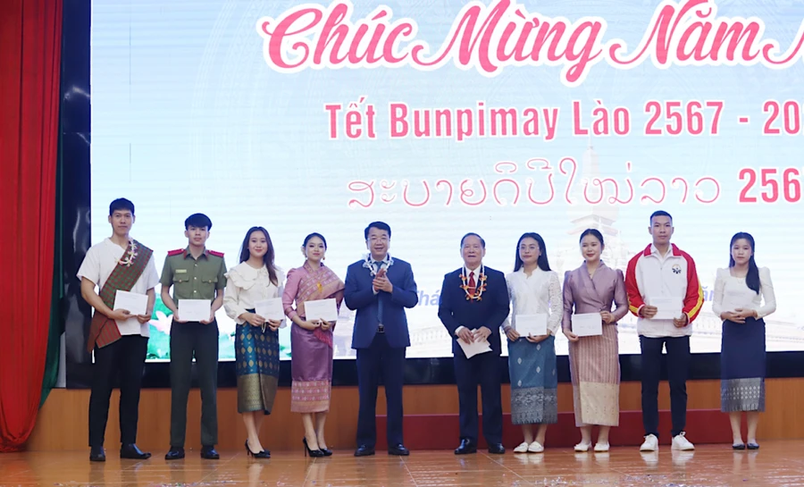 Thái Nguyên đa dạng các hoạt động chúc mừng năm mới - tết Bunpymay Lào.