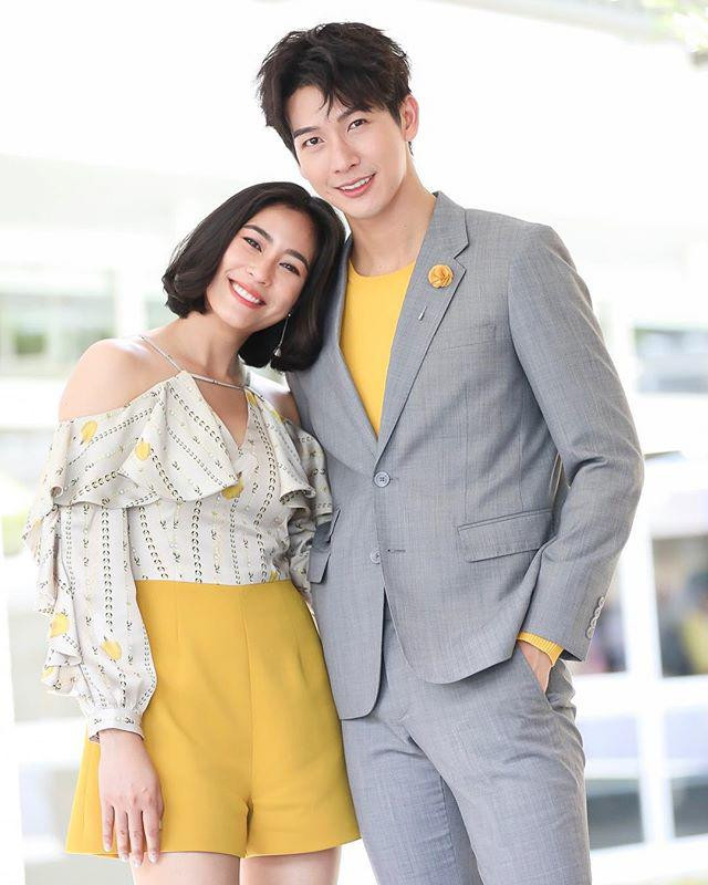 8 gợi ý diện đồ đơn sắc cực “hợp rơ” với chồng ảnh 2 muon dien do don sac ma “hop ro” voi chong, chi em dung bo qua 8 goi y nay! - 3