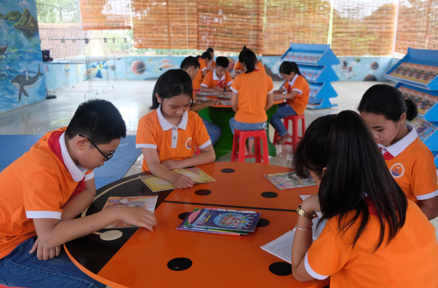 Hiệu trưởng Trường Tiểu học Quảng Hưng cho rằng, hạt giống thói quen đọc sách ở mỗi người cần được gieo trồng ngay từ nhỏ. Hiệu trưởng Trường Tiểu học Quảng Hưng cho rằng, hạt giống thói quen đọc sách ở mỗi người cần được gieo trồng ngay từ nhỏ.