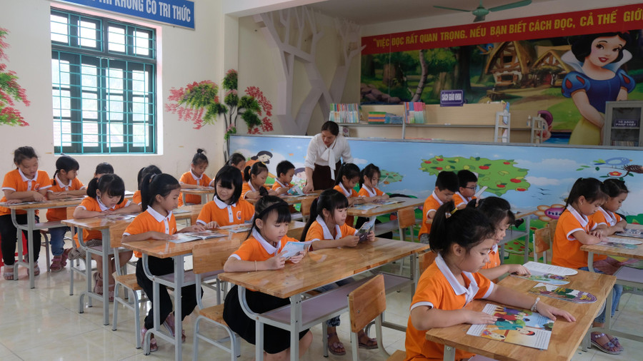 Không chỉ giờ giải lao, Trường Tiểu học Quảng Hưng còn dành riêng một tiết để học sinh được đọc sách. Không chỉ giờ giải lao, Trường Tiểu học Quảng Hưng còn dành riêng một tiết để học sinh được đọc sách.