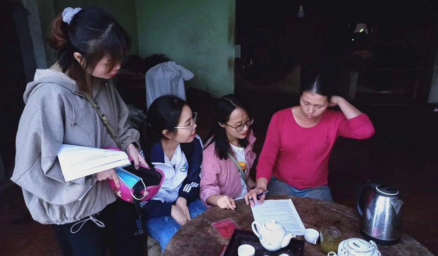 Tuyết luôn tích cực tham gia các hoạt động. Tuyết luôn tích cực tham gia các hoạt động.
