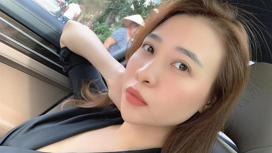 Đàm Thu Trang hào hứng vi vu: "Ngày đầu năm mới siêu mát mẻ, siêu lý tưởng, siêu vắng... Không ra đường là thấy có lỗi với thời tiết lắm".