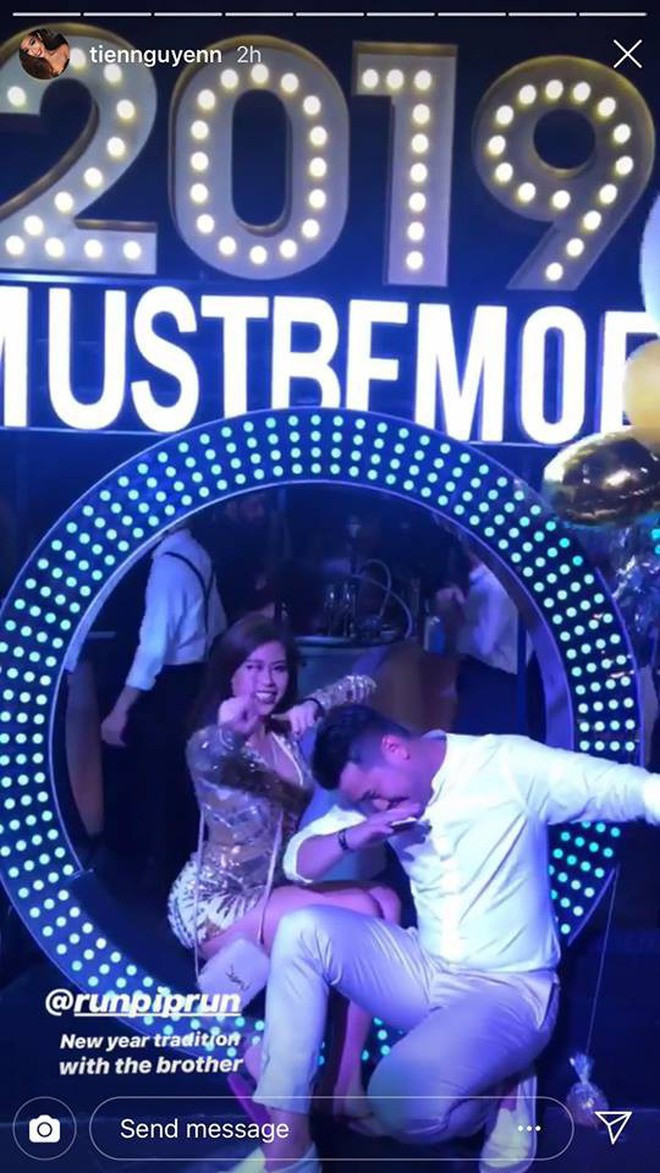 Tiệc năm mới của Rich Kid Việt: Hội em chồng Hà Tăng dẫn đầu về độ sang chảnh ảnh 4 Tiệc năm mới của Rich Kid Việt: Hội em chồng Hà Tăng dẫn đầu về độ sang chảnh ảnh 4