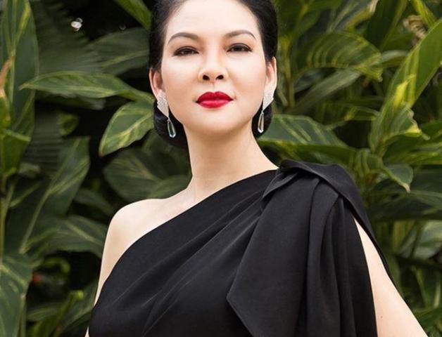 Nhan sắc xinh đẹp khó tin của Thủy Hương dù từng sinh con thứ 3 ở tuổi 52