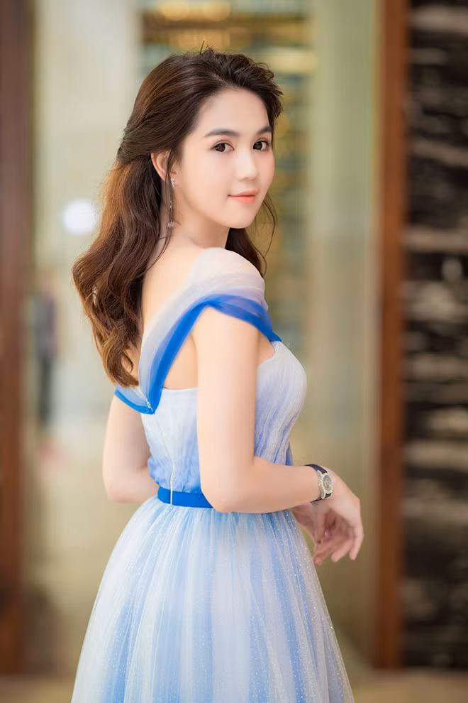 Ngọc Trinh có cuộc sống sang chảnh khiến bao người mơ ước ở tuổi 30.