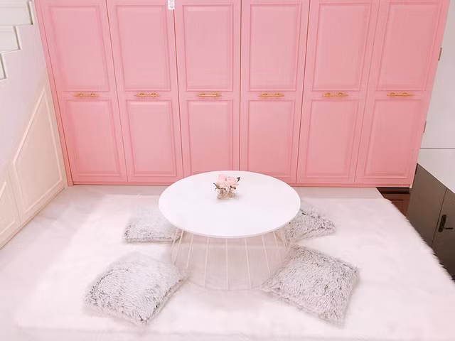 Ngọc Trinh còn là chủ nhân của một căn hộ có nội thất cao cấp, rộng khoảng 200m2, có giá không dưới 20 tỷ đồng. 