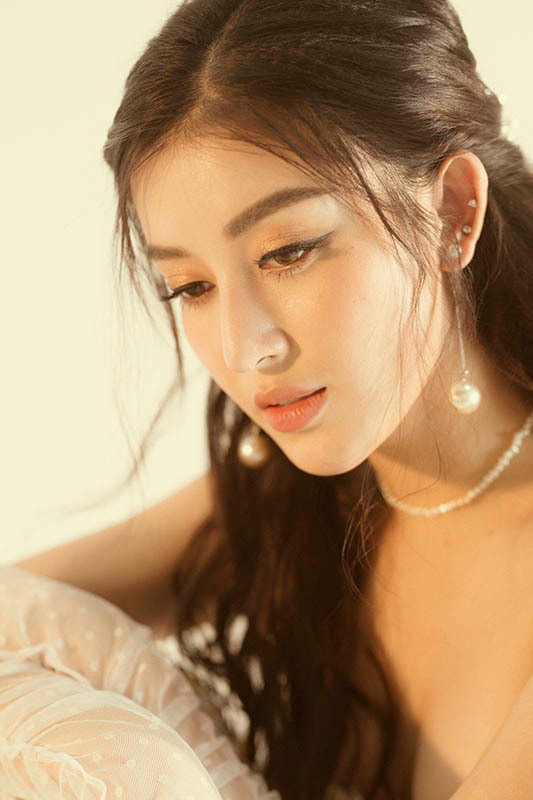 Huyền My thừa nhận độc thân, mơ về đám cưới bí mật trên biển