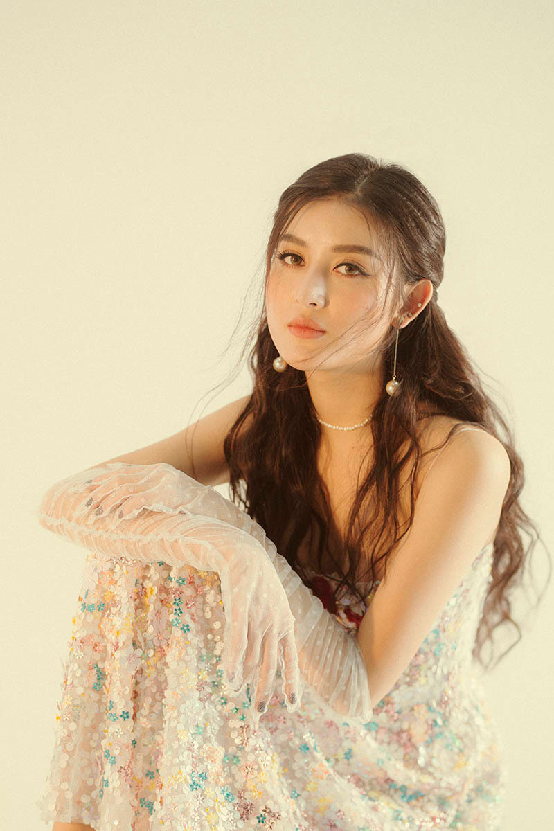 Huyền My thừa nhận độc thân, mơ về đám cưới bí mật trên biển