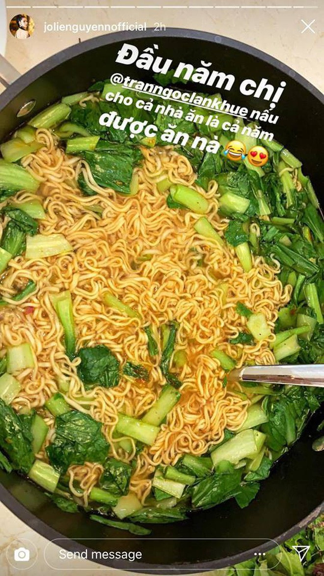 Tiệc năm mới của Rich Kid Việt: Hội em chồng Hà Tăng dẫn đầu về độ sang chảnh ảnh 15 Tiệc năm mới của Rich Kid Việt: Hội em chồng Hà Tăng dẫn đầu về độ sang chảnh ảnh 15