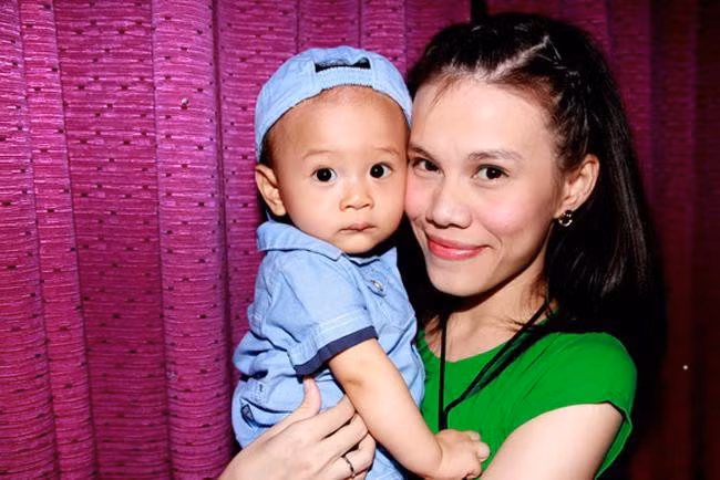 Không ở với bố, mẹ đã đi lấy chồng, cuộc sống con trai Ngô Kiến Huy giờ ra sao? - Ảnh 2.