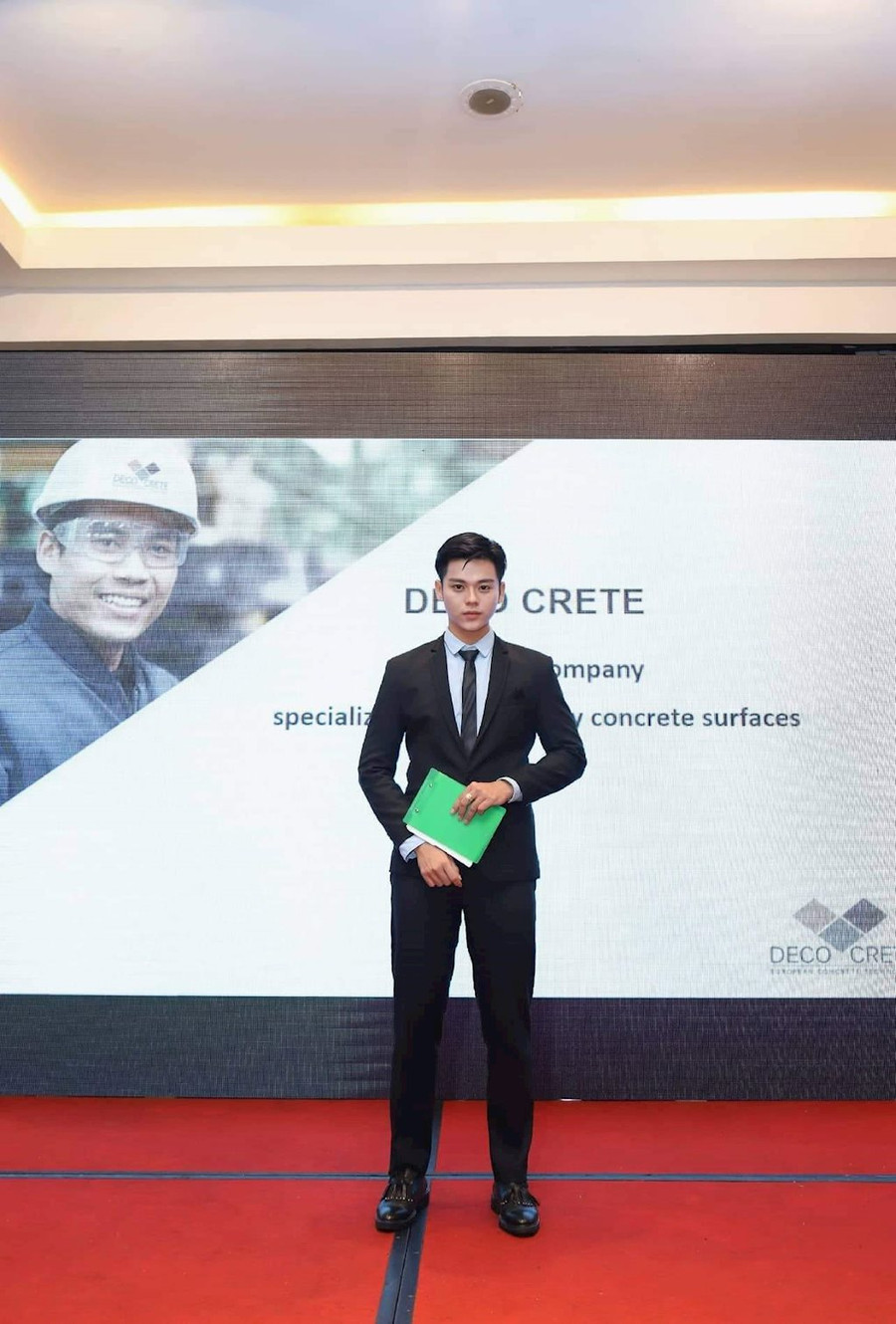 Chàng nhân viên ngân hàng điển trai, dáng đẹp chuẩn người mẫu ảnh 3