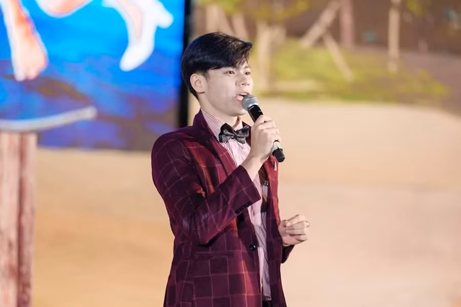 Chàng nhân viên ngân hàng điển trai, dáng đẹp chuẩn người mẫu ảnh 4