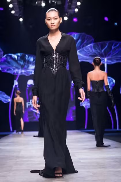 Kim Anh trình diễn thời trang khi còn khỏe mạnh.