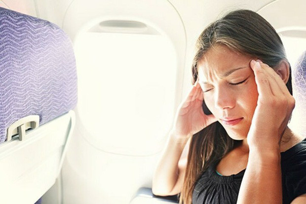 Làm sao để thoát khỏi cảm giác ù tai lúc máy bay cất và hạ cánh? Đây chính là câu trả lời-2