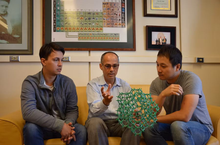 GS Yaghi hướng dẫn về cấu trúc vật liệu trong phòng thí nghiệm 