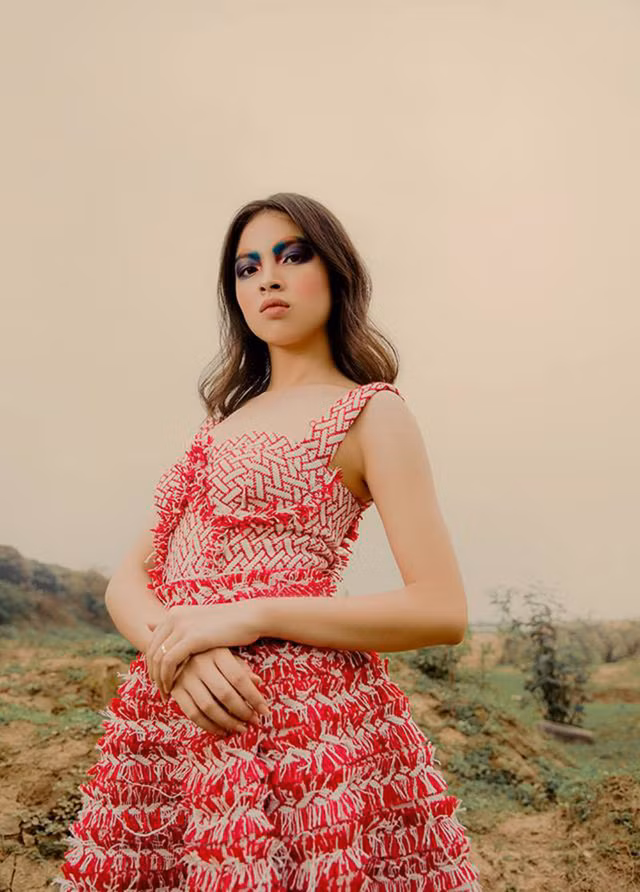  Phí Hà Nhi&nbsp;- lớp 12 Sinh là chủ nhân của Giải nhì cấp trường viết thư quốc tế UPU lớp 7 và 8, Giải nhì cấp quận HSG Sinh lớp 9 . 