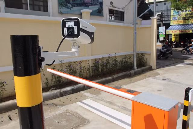 Hệ thống camera giám sát được trang bị ở phía cổng vào.