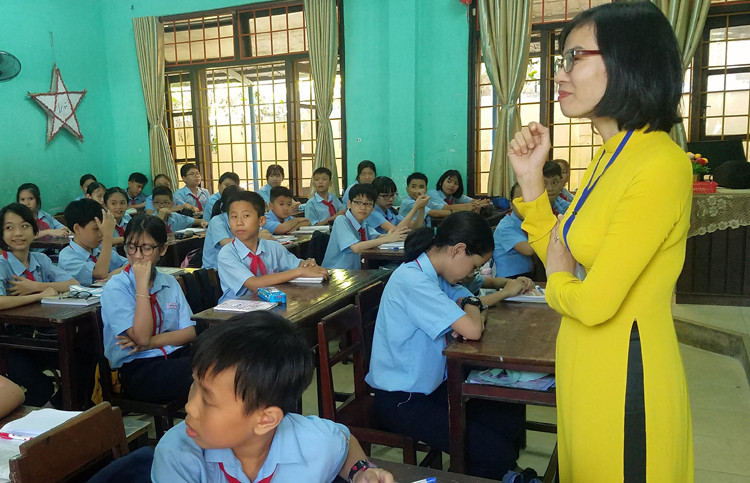 Tập thể 7/3 là lớp duy nhất trường Trần Cao Vân, TP Huế,thực hiện lời chào yêu thương. Ảnh:Võ Thạnh Tập thể lớp 7/3 là lớp duy nhất trường Trần Cao Vân thực hiện lời chào yêu thương. Ảnh: Võ Thạnh