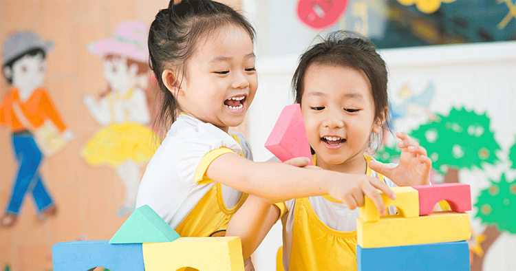 Chia sẻ và hợp tác là hai kỹ năng xã hội quan trọng đối với trẻ. Ảnh:sleeping should beeasy Chia sẻ và hợp tác là hai kỹ năng xã hội quan trọng đối với trẻ. Ảnh: sleeping should beeasy