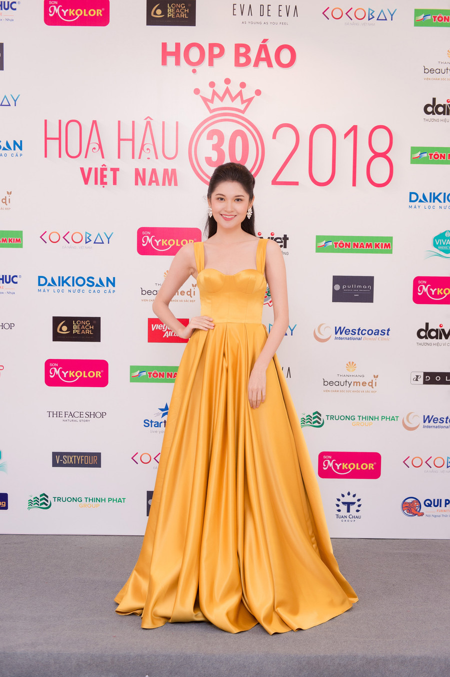 Á hậu Thùy Dung ngày một trẻ trung, năng động