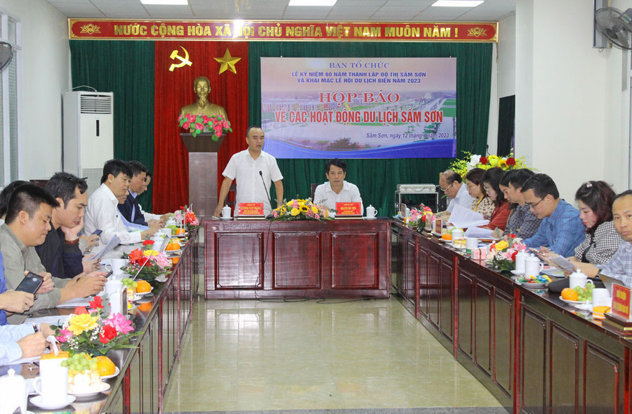 Quang cảnh buổi họp báo. Ảnh: LT.