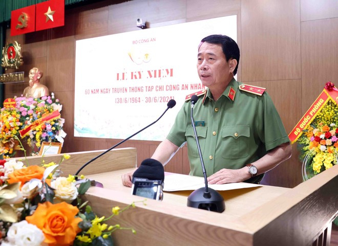 Trung tướng, TS Lê Quốc Hùng, Uỷ viên Trung Ương Đảng, Thứ trưởng Bộ Công an phát biểu tại lễ kỷ niệm. Trung tướng, TS Lê Quốc Hùng, Uỷ viên Trung Ương Đảng, Thứ trưởng Bộ Công an phát biểu tại lễ kỷ niệm.