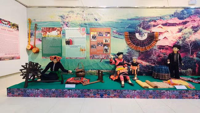 Các hiện vật được chọn lựa, đại diện tiêu biểu cho các dân tộc, vùng miền.