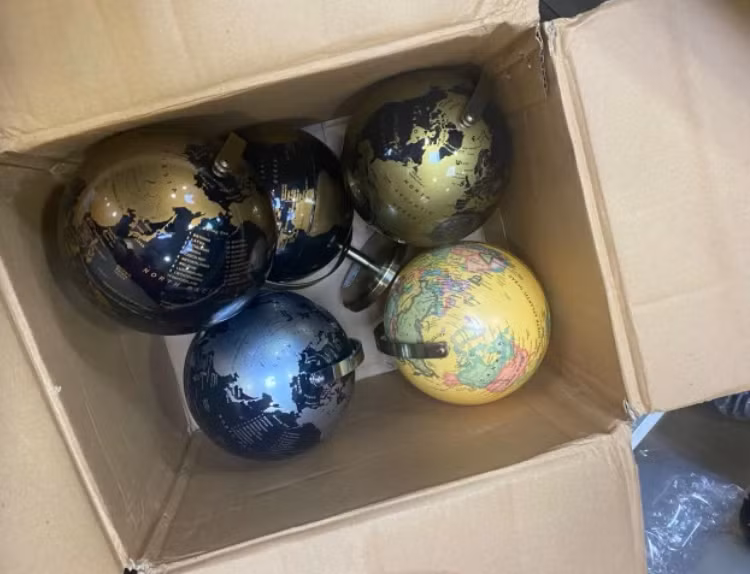 Nhà sách Tân Việt thu hồi quả địa cầu có đường lưỡi bò