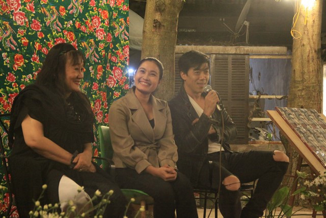 Từ trái qua: Nhà văn, biên kịch Nguyễn Thị Minh Ngọc, diễn viên Tú Quyên và đạo diễn Leon Quang Lê giao lưu với khán giả. Ảnh: Bình Thanh.