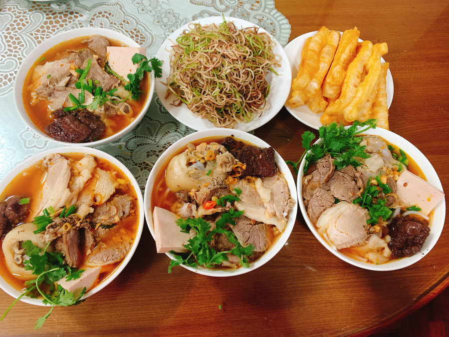 Bún bò Huế. Bún bò Huế.